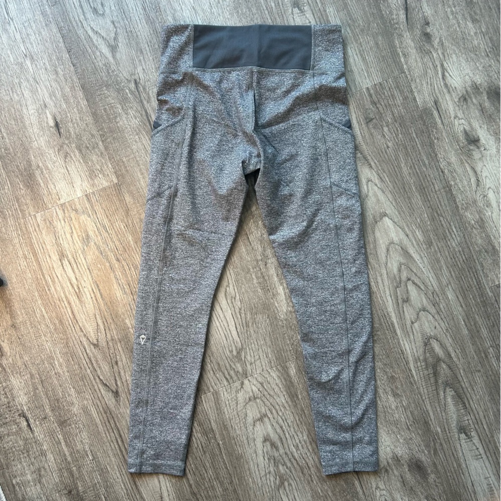 Ivivva by Lululemon size 14 youth yoga pants with side pockets in grey - Picture 2 of 8